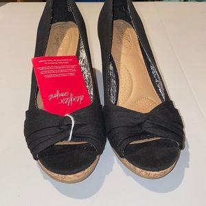 Dexflex Comfort Size 7 Peep-toe Black Wedges NWT